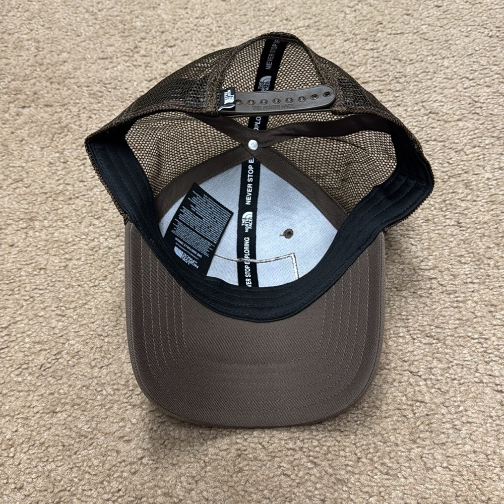 The North Face mesh SnapBack hat. OSFA. NWOT! - Picture 3 of 6